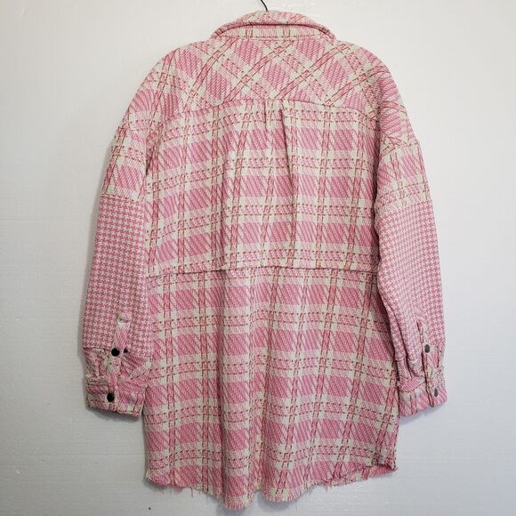 Women's XL Pink Shacket with Unfinished Fringe as Decor and Hem - Picture 8 of 8